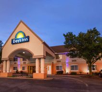Days Inn Milan/Cedar Point South Exterior