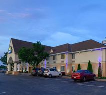 Days Inn Milan/Cedar Point South Exterior