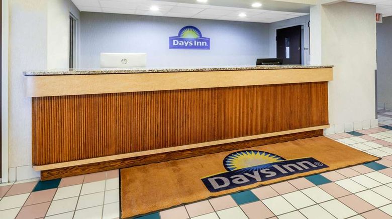 <b>Days Inn Milan/Cedar Point South Lobby</b>. Images powered by <a href="https://iceportal.shijigroup.com/" title="IcePortal" target="_blank">IcePortal</a>.