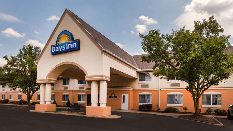 Days Inn Milan/Cedar Point South Exterior