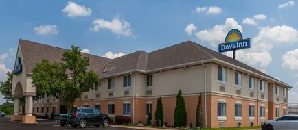 Days Inn Milan/Cedar Point South Exterior