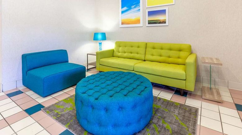<b>Days Inn Milan/Cedar Point South Lobby</b>. Images powered by <a href="https://iceportal.shijigroup.com/" title="IcePortal" target="_blank">IcePortal</a>.