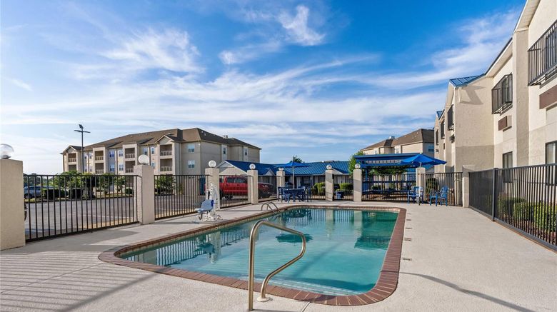 <b>Days Inn Troy Pool</b>. Images powered by <a href="https://iceportal.shijigroup.com/" title="IcePortal" target="_blank">IcePortal</a>.