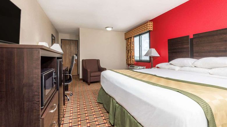 <b>Days Inn Muncie -Ball State University Room</b>. Images powered by <a href="https://iceportal.shijigroup.com/" title="IcePortal" target="_blank">IcePortal</a>.