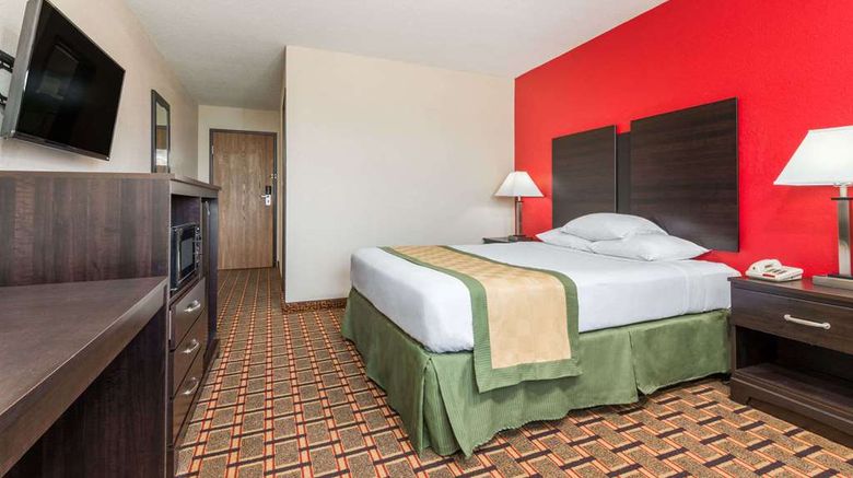 <b>Days Inn Muncie -Ball State University Room</b>. Images powered by <a href="https://iceportal.shijigroup.com/" title="IcePortal" target="_blank">IcePortal</a>.