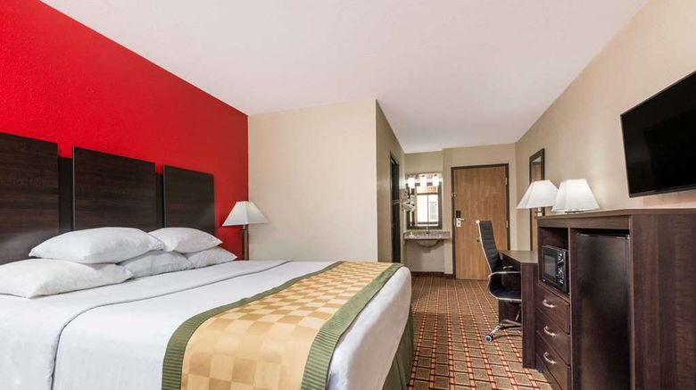 <b>Days Inn Muncie -Ball State University Room</b>. Images powered by <a href="https://iceportal.shijigroup.com/" title="IcePortal" target="_blank">IcePortal</a>.