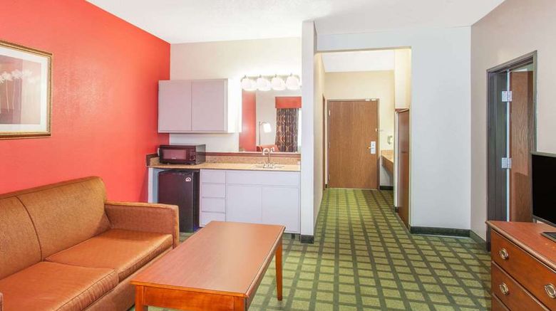 <b>Baymont by Wyndham Decatur North Room</b>. Images powered by <a href="https://iceportal.shijigroup.com/" title="IcePortal" target="_blank">IcePortal</a>.