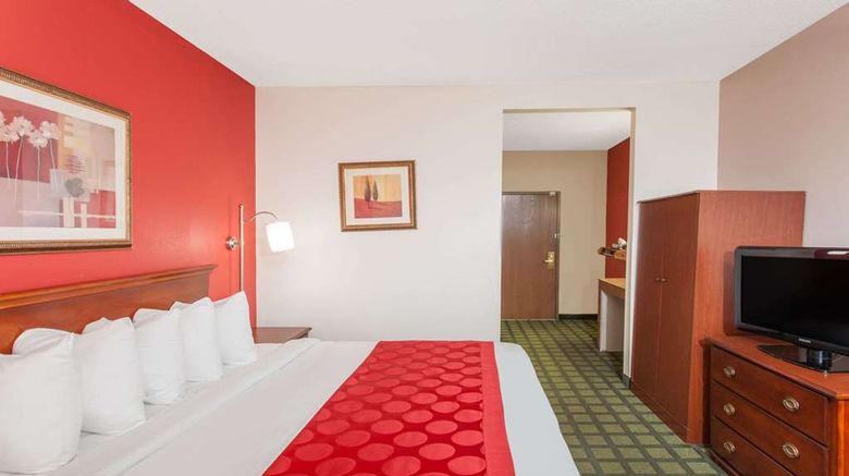 <b>Baymont by Wyndham Decatur North Room</b>. Images powered by <a href="https://iceportal.shijigroup.com/" title="IcePortal" target="_blank">IcePortal</a>.
