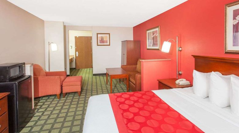 <b>Baymont by Wyndham Decatur North Room</b>. Images powered by <a href="https://iceportal.shijigroup.com/" title="IcePortal" target="_blank">IcePortal</a>.