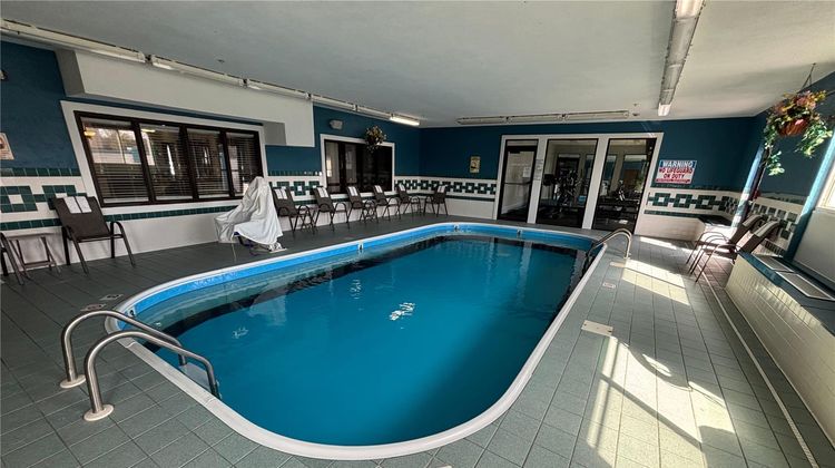 Baymont by Wyndham Decatur North Pool