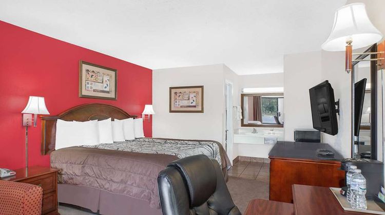 Days Inn Newton Room