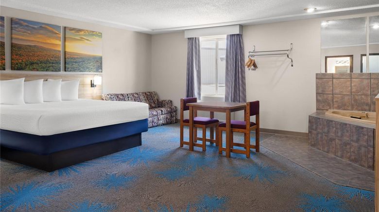 <b>Days Inn Jamestown Suite</b>. Images powered by <a href="https://iceportal.shijigroup.com/" title="IcePortal" target="_blank">IcePortal</a>.