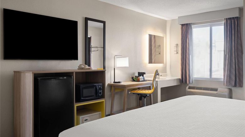 <b>Days Inn Jamestown Room</b>. Images powered by <a href="https://iceportal.shijigroup.com/" title="IcePortal" target="_blank">IcePortal</a>.