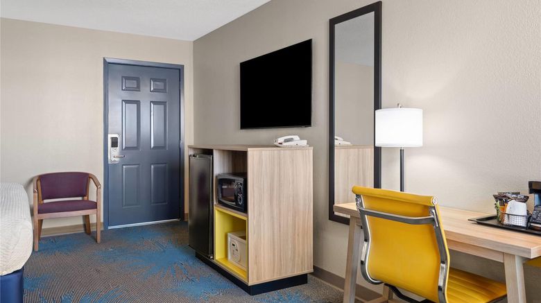 <b>Days Inn Jamestown Room</b>. Images powered by <a href="https://iceportal.shijigroup.com/" title="IcePortal" target="_blank">IcePortal</a>.