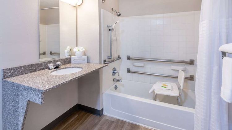 Days Inn Los Lunas Room