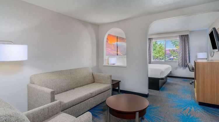 Days Inn Los Lunas Suite