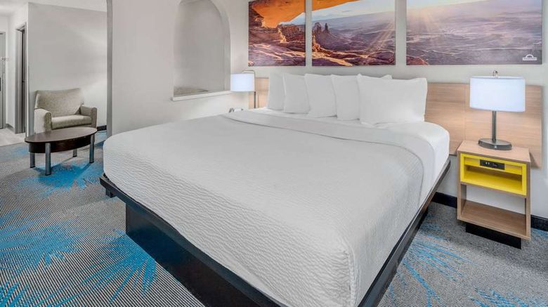 <b>Days Inn Los Lunas Suite</b>. Images powered by <a href="https://iceportal.shijigroup.com/" title="IcePortal" target="_blank">IcePortal</a>.