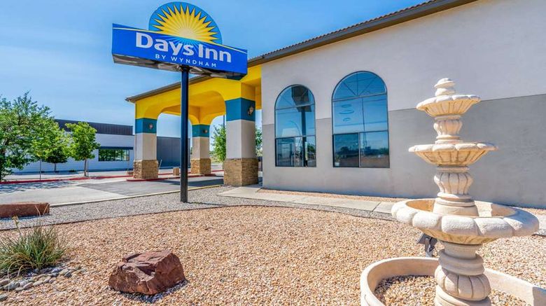 <b>Days Inn Los Lunas Exterior</b>. Images powered by <a href="https://iceportal.shijigroup.com/" title="IcePortal" target="_blank">IcePortal</a>.