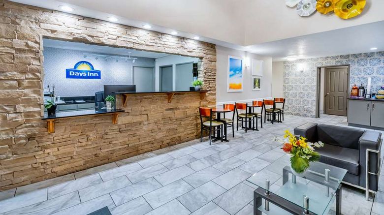 <b>Days Inn Los Lunas Lobby</b>. Images powered by <a href="https://iceportal.shijigroup.com/" title="IcePortal" target="_blank">IcePortal</a>.