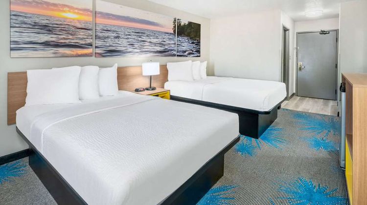 Days Inn Los Lunas Room