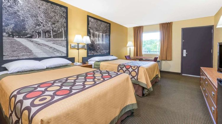Super 8 Williamsburg Room