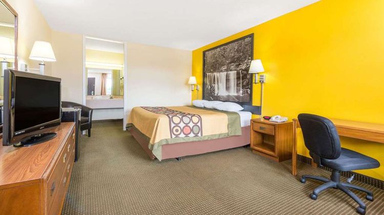 Super 8 Williamsburg Room