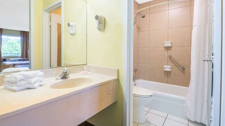 <b>Super 8 Williamsburg Room</b>. Images powered by <a href="https://iceportal.shijigroup.com/" title="IcePortal" target="_blank">IcePortal</a>.