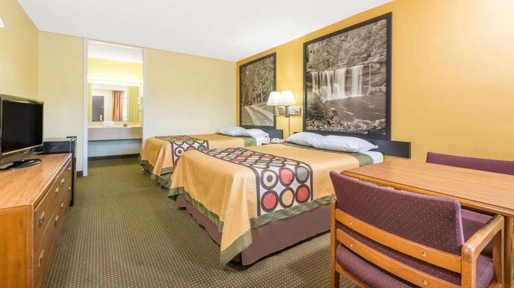 Super 8 Williamsburg Room