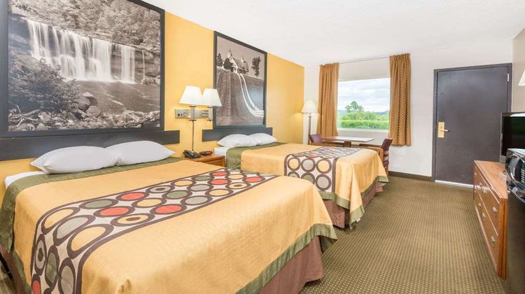 Super 8 Williamsburg Room