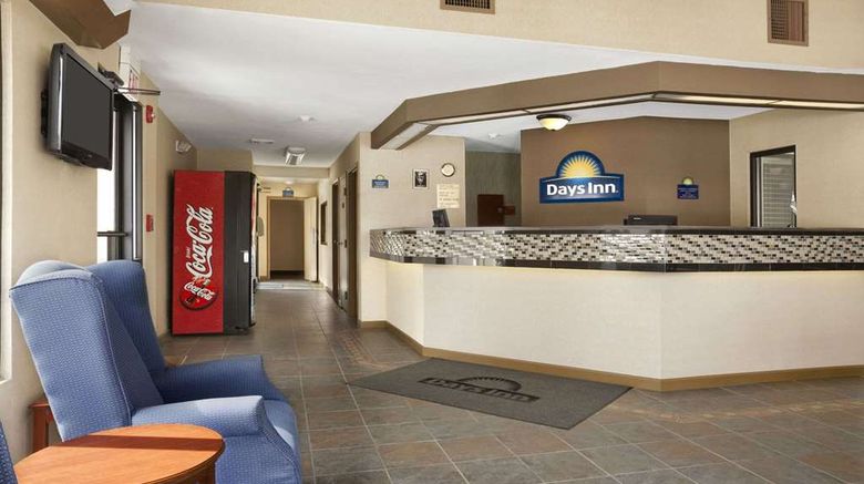<b>Days Inn Middletown Lobby</b>. Images powered by <a href="https://iceportal.shijigroup.com/" title="IcePortal" target="_blank">IcePortal</a>.