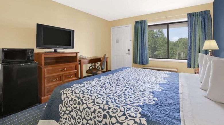 <b>Days Inn Middletown Room</b>. Images powered by <a href="https://iceportal.shijigroup.com/" title="IcePortal" target="_blank">IcePortal</a>.