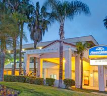 Howard Johnson Torrance Exterior