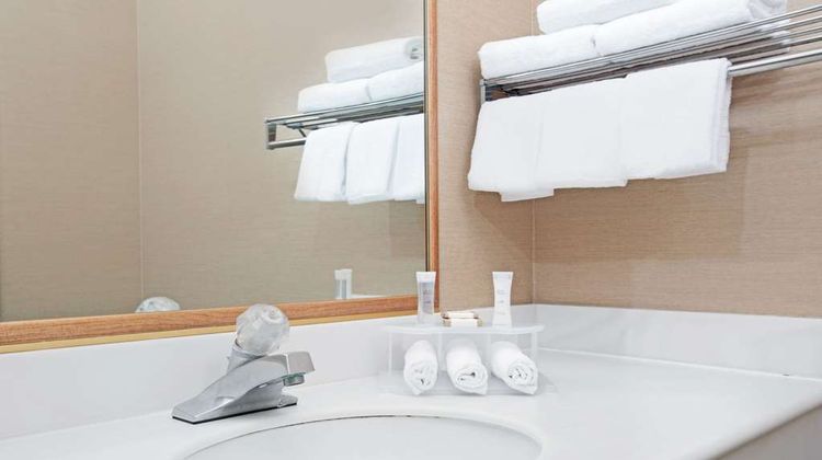 Howard Johnson Torrance Room
