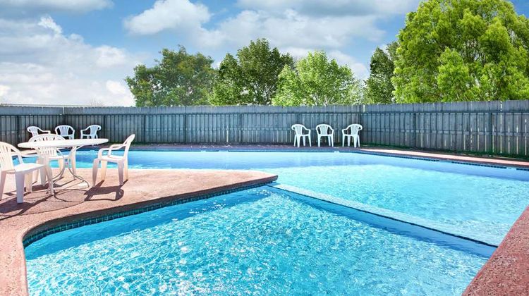 Days Inn Waco Pool