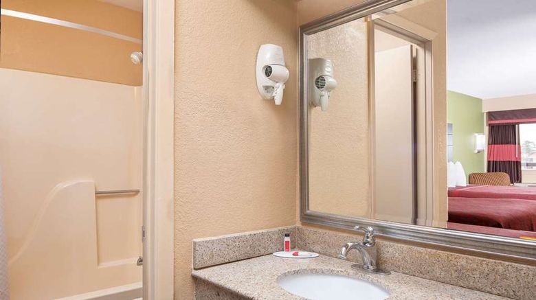 <b>Days Inn Tupelo Room</b>. Images powered by <a href="https://iceportal.shijigroup.com/" title="IcePortal" target="_blank">IcePortal</a>.