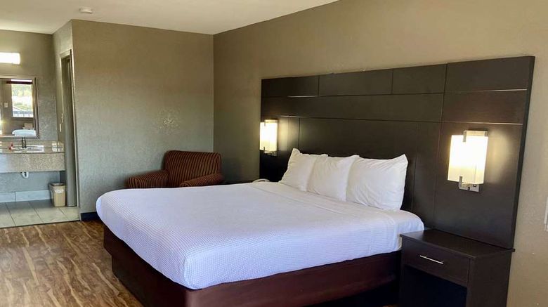 <b>Days Inn Tupelo Room</b>. Images powered by <a href="https://iceportal.shijigroup.com/" title="IcePortal" target="_blank">IcePortal</a>.