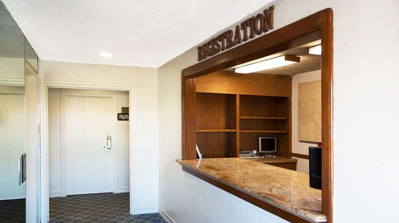 <b>Travelodge Ocean Front Lobby</b>. Images powered by <a href="https://iceportal.shijigroup.com/" title="IcePortal" target="_blank">IcePortal</a>.