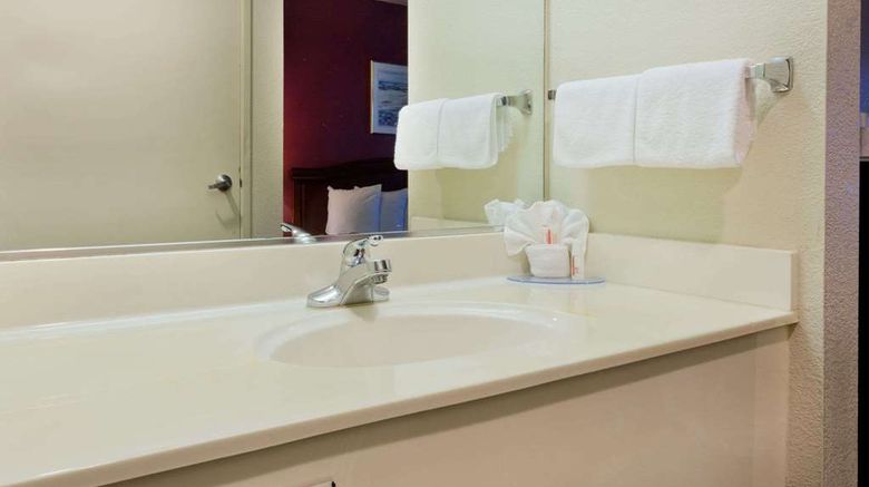 <b>Days Inn by Wyndham Lathrop Room</b>. Images powered by <a href="https://iceportal.shijigroup.com/" title="IcePortal" target="_blank">IcePortal</a>.