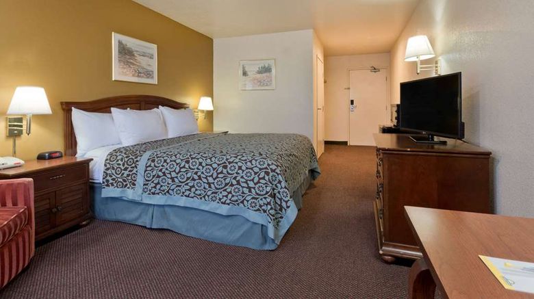<b>Days Inn by Wyndham Lathrop Room</b>. Images powered by <a href="https://iceportal.shijigroup.com/" title="IcePortal" target="_blank">IcePortal</a>.