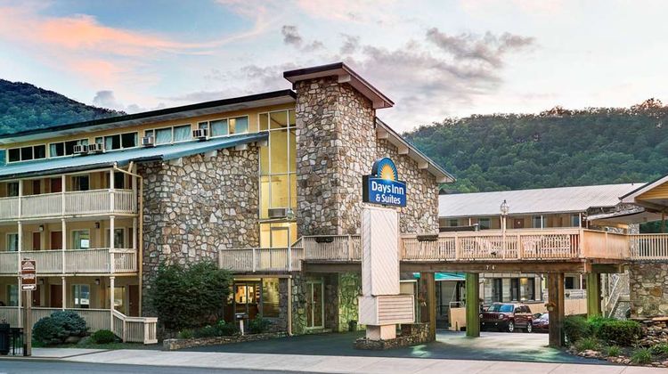 Days Inn & Suites Downtown Exterior