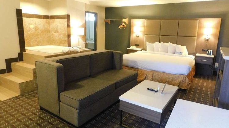 Days Inn & Suites Downtown Room