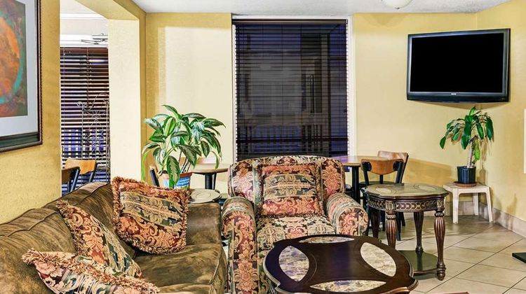 Days Inn & Suites Downtown Lobby