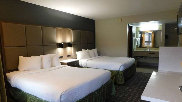 Days Inn & Suites Downtown Room