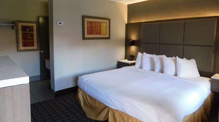 Days Inn & Suites Downtown Room