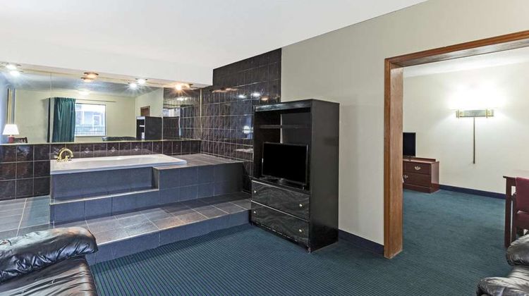 Days Inn Oklahoma City Fairground Suite