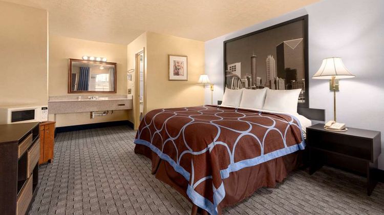 Super 8 College Park/Atlanta Airport W Room