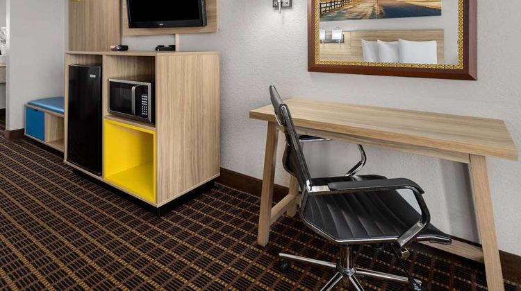 Days Inn Waycross Room