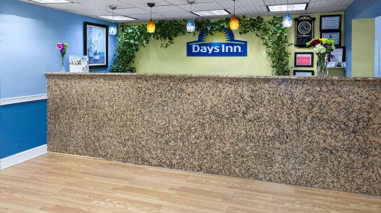 Days Inn Waycross Lobby