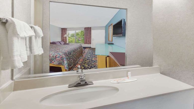 <b>Days Inn Greensboro Airport Room</b>. Images powered by <a href="https://iceportal.shijigroup.com/" title="IcePortal" target="_blank">IcePortal</a>.