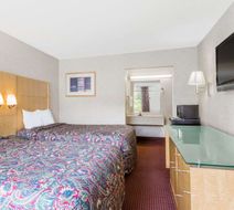 Days Inn Greensboro Airport Room